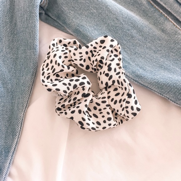 ❗️1 Pack left❗️Three Pack Poka Dots Hair Scrunchie - Picture 2 of 4